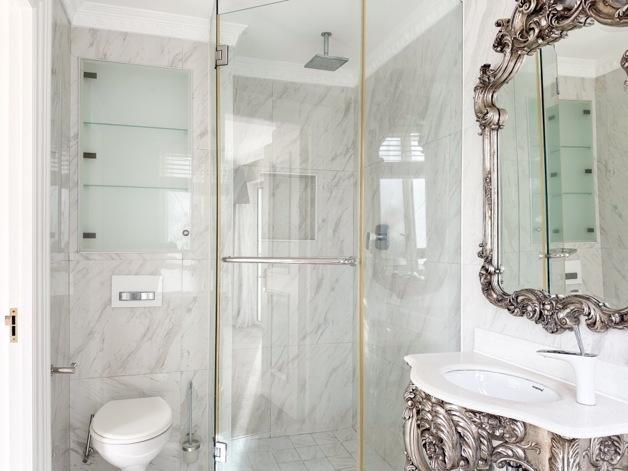 2 Bedroom Property for Sale in Sea Point Western Cape